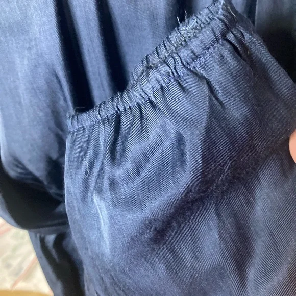 Blue jumper long sleeve, very silky feel. Size small, - Picture 5 of 9